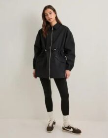 Aim’n Musta – Waterproof Zip Jacket