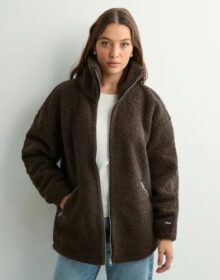 Aim’n Ruskea – Pile Jacket
