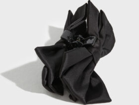 BECKSÖNDERGAARD Musta – Minda Bow Hair Claw