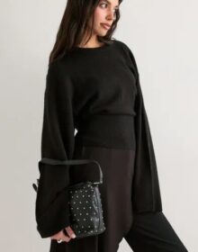 BECKSÖNDERGAARD Musta – Nappa Stud Ginni Bag