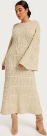 By Malina Neulemekot – Beige – Elinne cable knitted maxi dress – Mekot