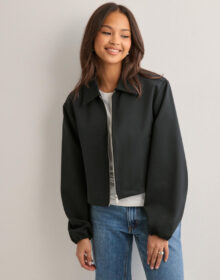 Calvin Klein Jeans Musta – Tech Zip Through Short Jacket