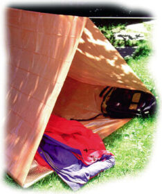 Coghlans pieneen tilaan pakkautuva suoja/teltta