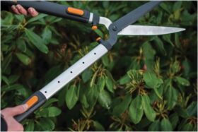 Fiskars HS86 käsikäyttöiset teleskooppiset pensassakset 680 mm