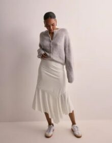 Gina Tricot – Assymetric skirt