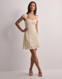 Gina Tricot Beige – Crinkle mini dress
