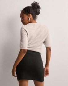 Gina Tricot Musta – Knitted mini skirt