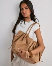 Gina Tricot Ruskea – Strap Detail Bag