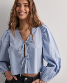 Gina Tricot Sininen – Tie blouse