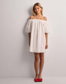 Gina Tricot Valkoinen – Off shoulder poplin dress