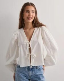 Gina Tricot Valkoinen – Tie blouse