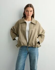 Gina Tricot Vihreä – Faux suede high neck jacket