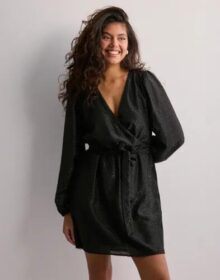 JDY Musta – Jdyroxy L/S V-Neck Wrap Dress Wvn