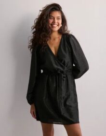 JDY Musta – Jdyroxy L/S V-Neck Wrap Dress Wvn