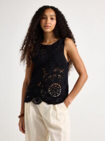 Lindex Hihaton paita jossa virkattu ilme