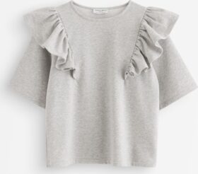 Lindex Lyhythihainen collegepaita jossa röyhelöt