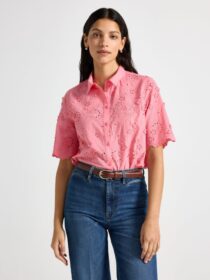 Lindex Pusero jossa englantilainen kirjonta