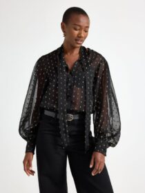 Lindex Pusero jossa kullanvärinen yksityiskohta