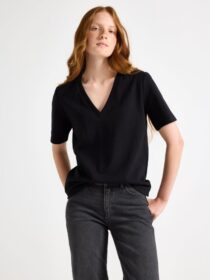 Lindex T-paita jossa v-pääntie