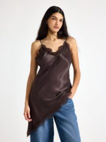 Lindex Toppi jossa pitsireunat