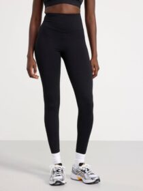 Lindex Urheilutrikoot