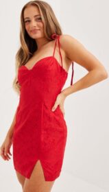 Love Triangle Lyhyet mekot – Red – Mini Lace Dress – Mekot