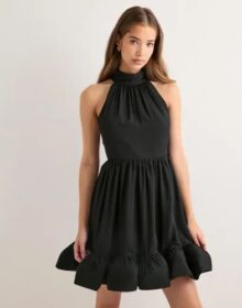 Malina Musta – Fern Halterneck Ruffled Mini Dress