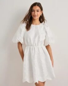Malina Valkoinen – Elina scallop detail mini dress