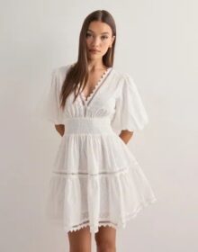 Malina Valkoinen – Elvira v-neck mini dress