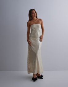 Nelly Beige – Glossy Maxi Dress