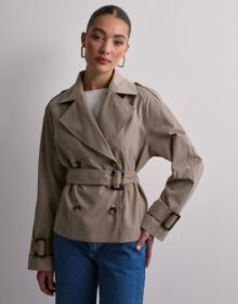 Nelly Beige – Short Trench Jacket