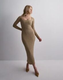 Nelly Beige – Sweetheart Structure Dress