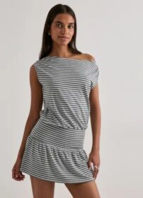 Nelly Harmaa – Soft Shoulder Mini Dress