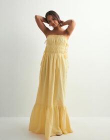 Nelly Keltainen – Dreamy Smock Dress