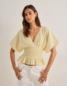Nelly Keltainen – Spring Smock Blouse