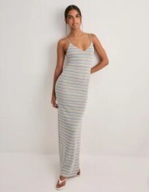Nelly Kuviollinen – Chill Stripe Maxi Dress