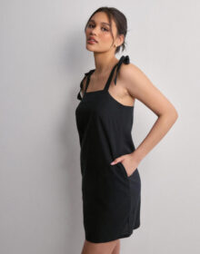 Nelly Musta – Bow Linen Dress