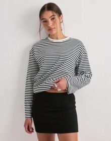 Nelly Musta – Low Waist Mini Skirt