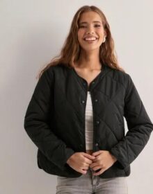 Nelly Musta – Quilted Spring Jacket