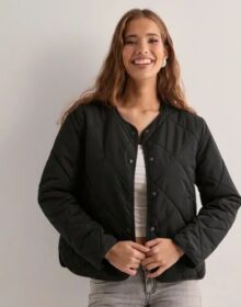 Nelly Musta – Quilted Spring Jacket