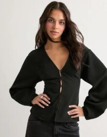 Nelly Musta – Shaped Button Blouse