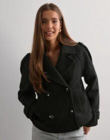 Nelly Musta – Short Warm Trench Jacket