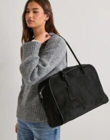 Nelly Musta – The Bowling Key Bag
