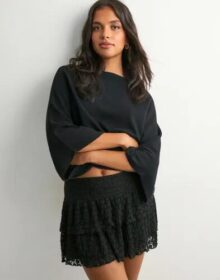 Nelly Musta – Wonderful Lace Mini Skirt