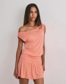 Nelly Oranssi – Soft Shoulder Mini Dress