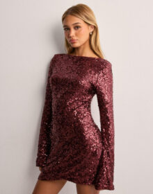 Nelly Punainen – Glitter Flare Sleeve Dress