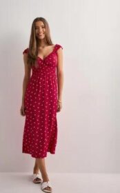 Nelly Punainen – Smock Midi Dress