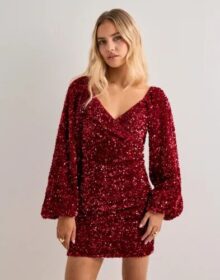 Nelly Punainen – Sparkle Heartshaped Dress