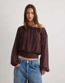 Nelly Ruskea – Drapy Chiffon Blouse