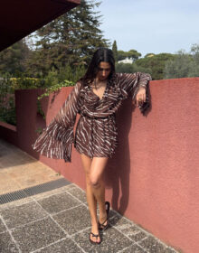 Nelly Ruskea – Flounce Sleeve Dress